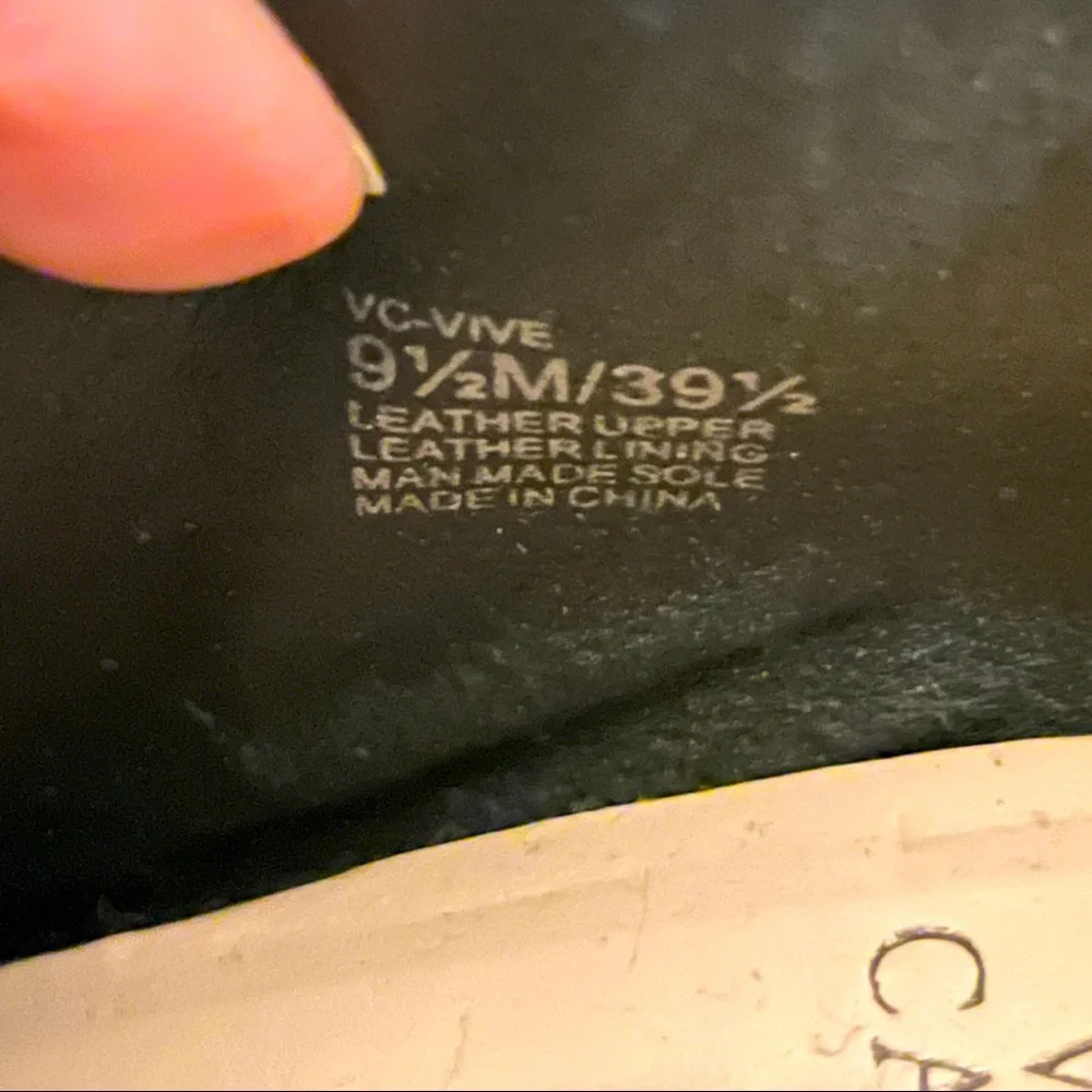 VINCE CAMUTO Black Leather Zip-Up Ankle Booties, Size 9.5 — GUC - Picture 13 of 15